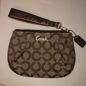 Coach Wristlet 💅🏽
